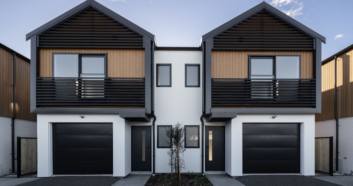 Louvre for multi-storey townhouse design