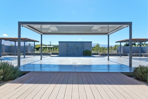 Free-standing steel frame