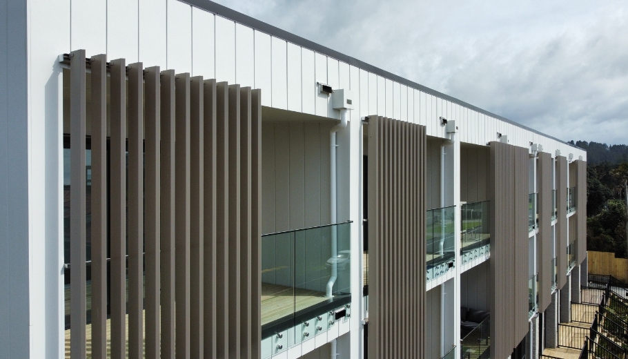 Vertical fixed louvres for privacy