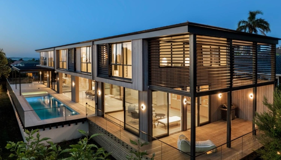 Horizontal operable louvres