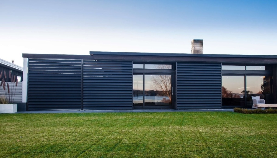 Aurae sliding louvre screens