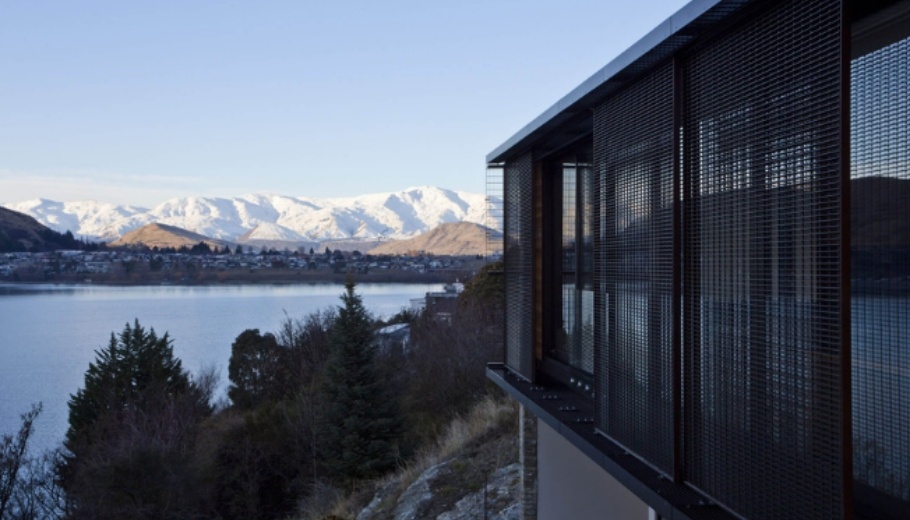 Swaged grating screens by Aurae