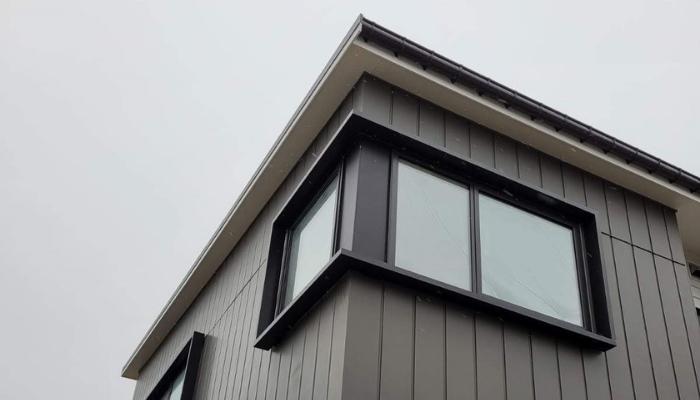 Black corner window shroud