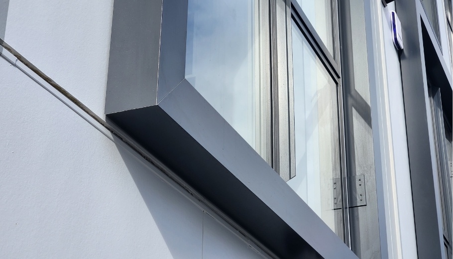 Close up view of window shroud