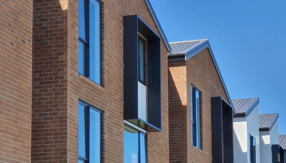 Window shrouds on townhouses