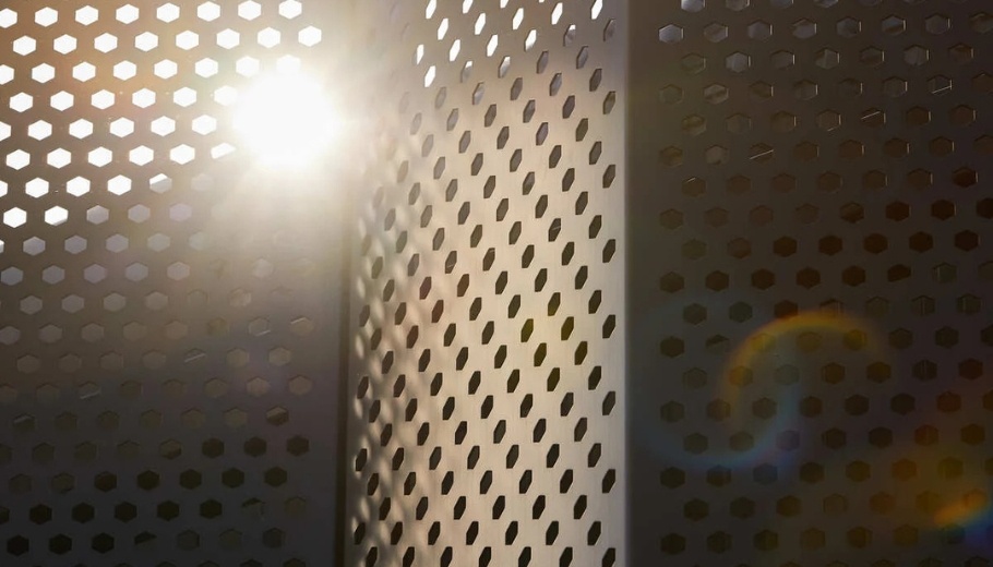 Dapple screen for sun shading